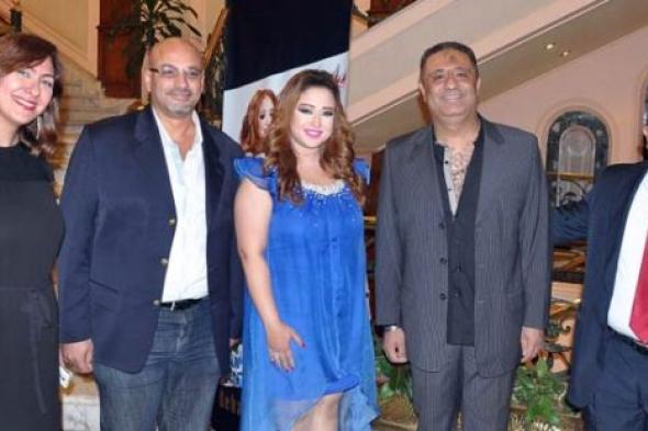 بالصور- بعد 3 شهور من طرحه.. ريهام عبد الحكيم تحتفل بألبومها "أحلى هدية"