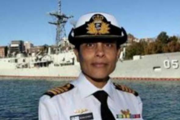 بالصور : مهندسة مسلمة مصرية قائدة لوحدة صواريخ البحرية الأسترالية