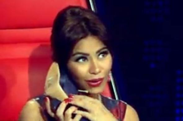 بالفيديو- شيرين عبد الوهاب ترفع حذائها للمرة الثانية في The Voice وتتحدى منتقديها