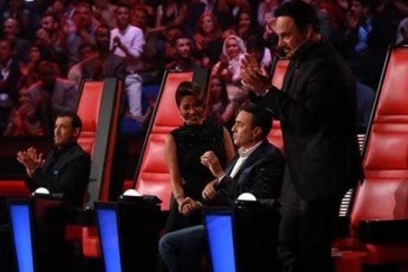 صابر الرباعي يبكي أثناء غنائه لضحايا تفجير حافلة الحرس الرئاسي في تونس