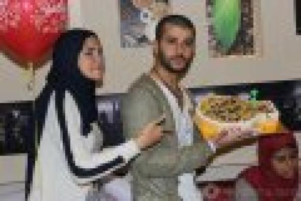 بالصور.. رامز أمير يحتفل بعيد ميلاده برفقة جمهوره