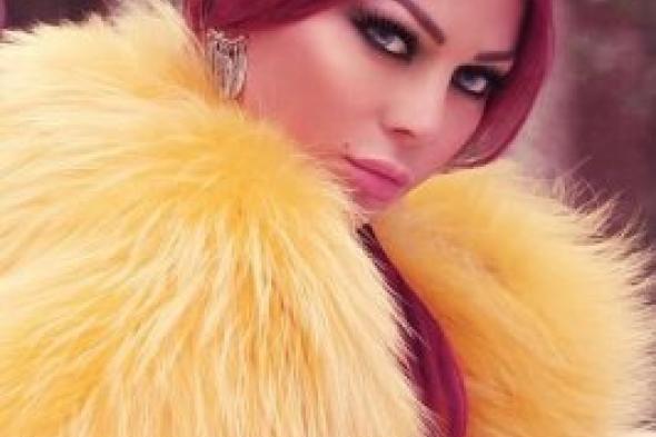 بالفيديو : بكاء و"إغماءات" في استقبال هيفا بالمغرب