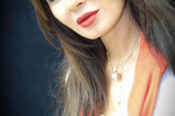 نجلاء بدر تتعاقد على مسلسل "خيط حرير" مع يسرا