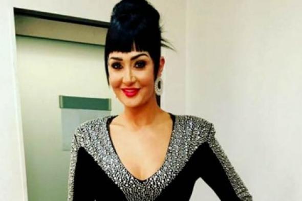 صورة_ غادة عبد الرازق بتصفيفة شعر صينية في برنامج آراب  كاستنج