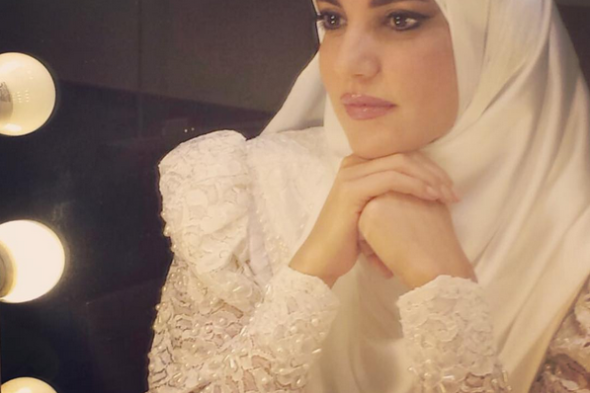 بالصورة.. درة ترتدي الحجاب من أجل "مولانا"
