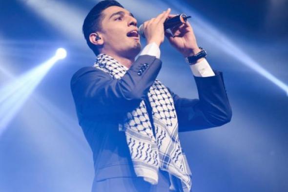 محمد عساف يُغنّي محمود درويش..