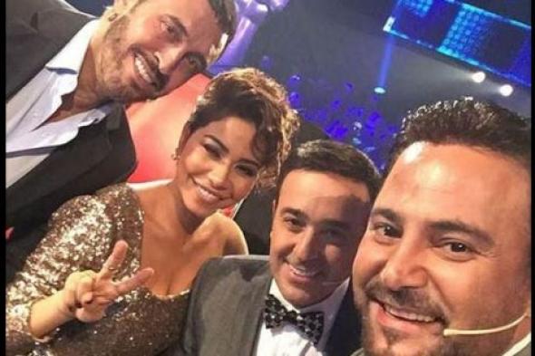 عاصي الحلاني يعقد معاهدة صلح مع حكام The Voice بصورة "سيلفي"