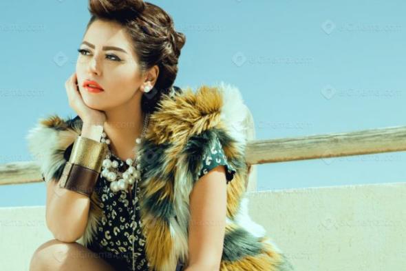 لقاء الخميسي بطلة "دقة نقص" أمام محمود عبد العزيز