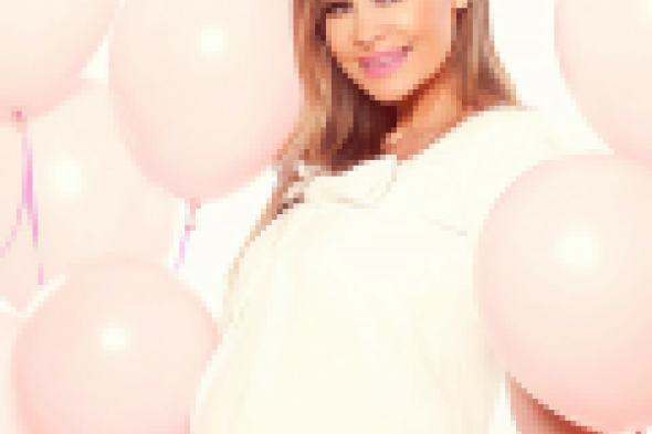 8 نجمات أصبحن أمهات للمرة الأولى في 2015