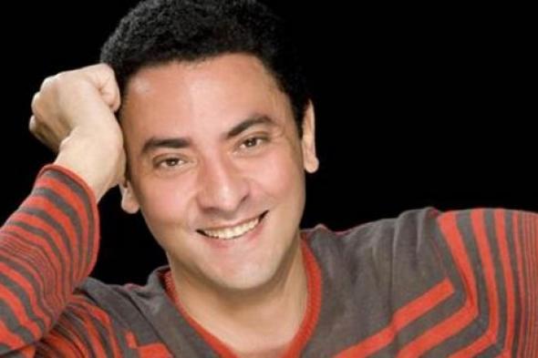 فتحي عبد الوهاب على المسرح يناير المقبل في "انت مش شامم"