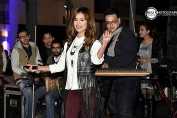 كاجوال رنا سماحة يتفوق على فساتين المطربات في استفتاء FilFan.com لأفضل إطلالة للمطربات في حفلات رأس السنة