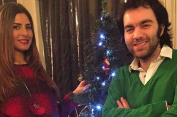 صورة- ريهام أيمن على كرسي متحرك في إجازتها مع شريف رمزي في لندن