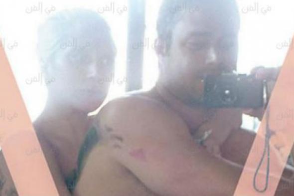 من أجل الأعمال الخيرية.. ليدي جاجا وخطيبها يلتقطان صورة عارية معا لصالح مجلة V