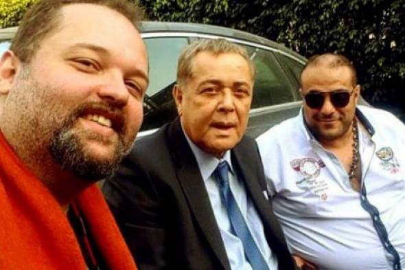 صورة- محمود عبد العزيز يبدأ تصوير مسلسله في شوارع وسط القاهرة