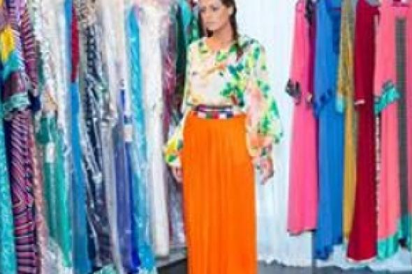 نصف نساء الإمارات يمتلكن 5 قطع من الملابس لم تنزع منها بطاقة التسعيرة