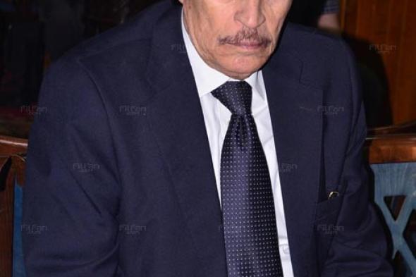 بالفيديو- منى الشاذلي تعرض لعزت العلايلي أول مشهد له في السينما.. فلم يستطع التعرف على نفسه