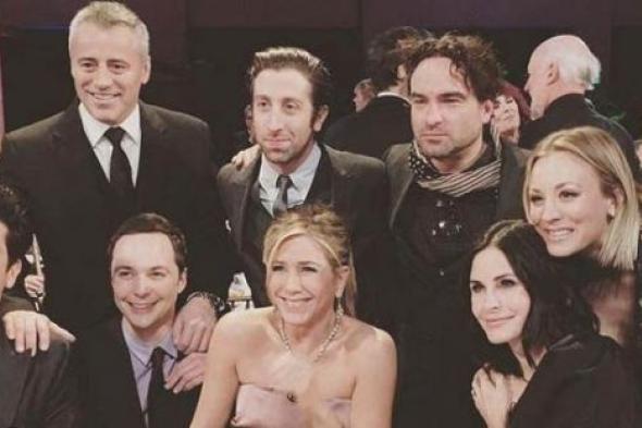 صورة- أبطال Big Bang Theory يقتحمون لم شمل Friends.. وكيلي كوكو معلقة: توفيت ودخلت الجنة
