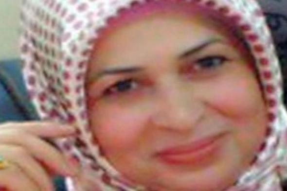 عايدة الربيعي في معرضها التشكيلي الرابع، (جدل ديالكتيكي على الخيش)