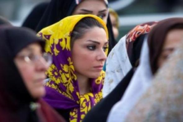 نساء إيران.. بعيدات عن انتخابات مجلس الخبراء