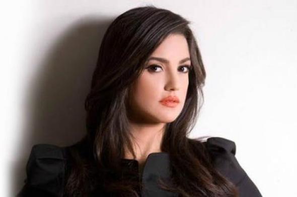 بالصور- درة وسط معالم القاهرة التاريخية في جلسة تصوير لصالح "هواوي"
