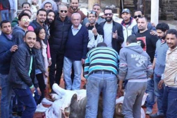 بالصور- محمد رمضان يذبح عجلا احتفالا ببدء مشواره مع "الأسطورة"