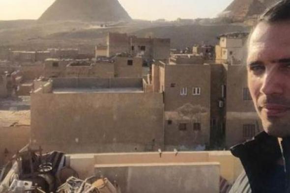 بالصور- ظافر العابدين يبدأ تصوير "الخروج" من أمام الأهرامات