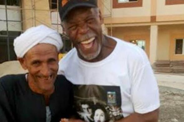 بالصور- داني جلوفر في زيارة لمستشفى الأورمان بالأقصر