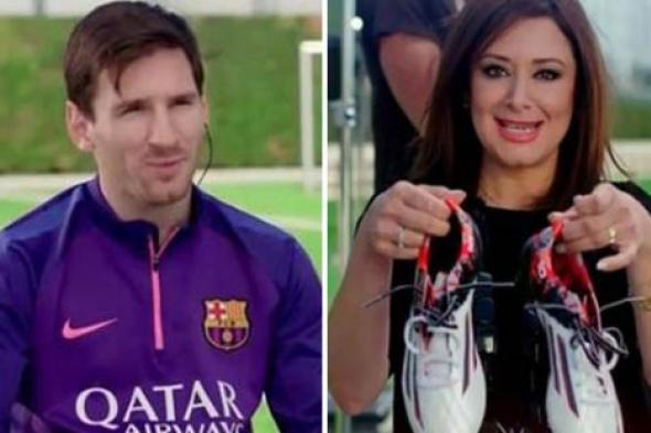بالفيديو- مذيعة "نعم، أنا مشهور" تبرئ ميسي وتنفي تبرعه بحذائه لفقراء مصر