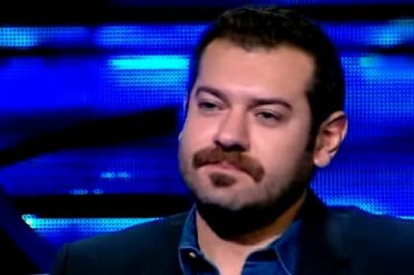 صورة- عمرو يوسف بإطلالة الخمسينات في الملصق الدعائي الأول لمسلسل "جراند أوتيل"