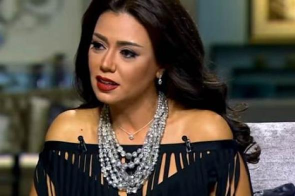 بالفيديو- رانيا يوسف: عملت في بداياتي كعارضة أزياء ومضيفة طيران في نفس الوقت