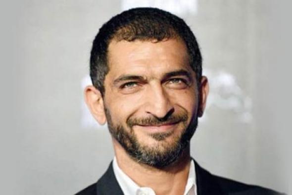 عمرو واكد ساخرا من شائعات عودته للقاهرة في سرية: مروح البيت في سرية تامة