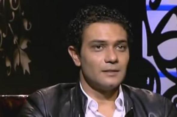 بالفيديو- آسر ياسين يبدأ يومه مع "الدرامز"