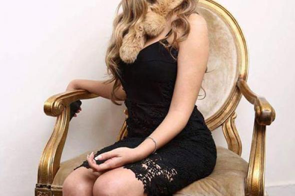 بالصور- ملك قورة بكامل أنوثتها في جلسة تصوير جديدة
