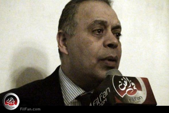 أشرف زكي: لن أسمح بدخول العاريات نقابة الممثلين