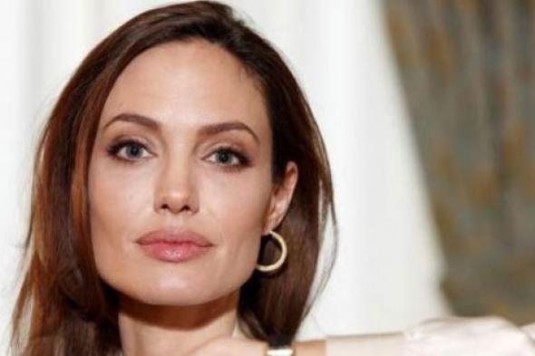 انجلينا جولي بالعربي.. 6 مواقف تلخص كيف تنظر النجمة العالمية للشعوب العربية والإسلام