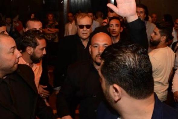 بالصور .. الساحر مفاجأة العرض الخاص لفيلم "اللى اختشوا ماتوا"