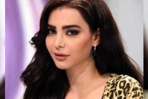 صورة - بعد وفاة والدتها .. قمر تثير أزمة بسبب صورة مع السبكى