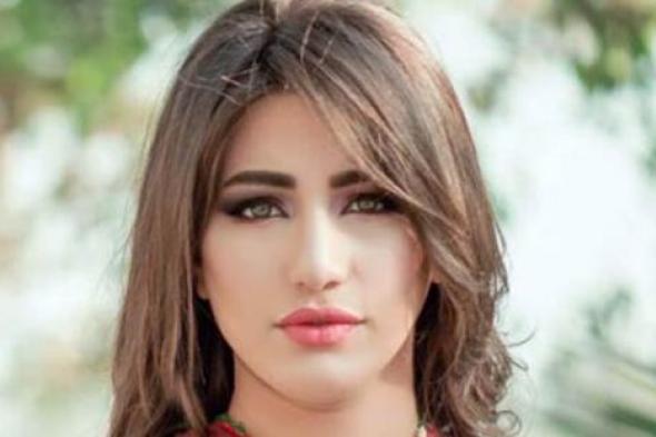 صورة- هايدي موسى تؤدي مناسك العمرة