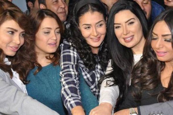 صور- غادة عبدالرازق ونجمات "اللي اختشوا ماتوا" يفاجئن الجمهور في السينما