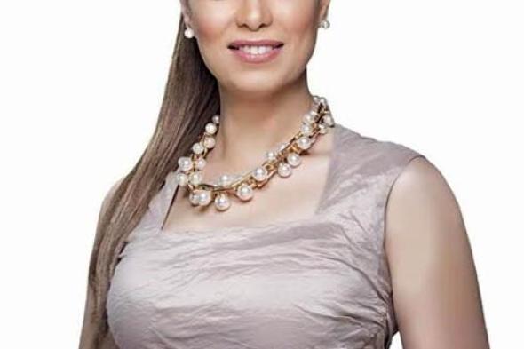 مذيعة قناة Ten فوجئت باتصال خطيبها على الهواء ليصالحها قائلا  "أنا أسف وبحبك أوي"