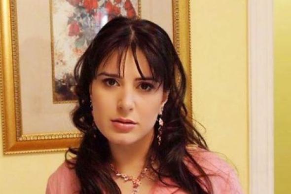 بالفيديو- ميرنا وليد تدخل في حالة بكاء على الهواء بعد سماعها بخبر وفاة وائل نور
