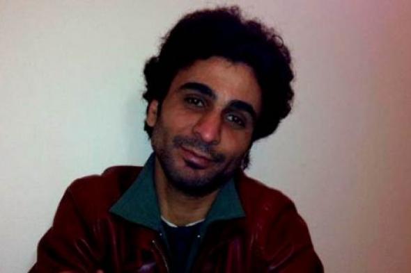 حبس صاحب "إفيه "آخر نداء لطيارة الدوحة".. وأصدقاؤه يعلقون: "علشان شعره طويل وقاعد على القهوة"