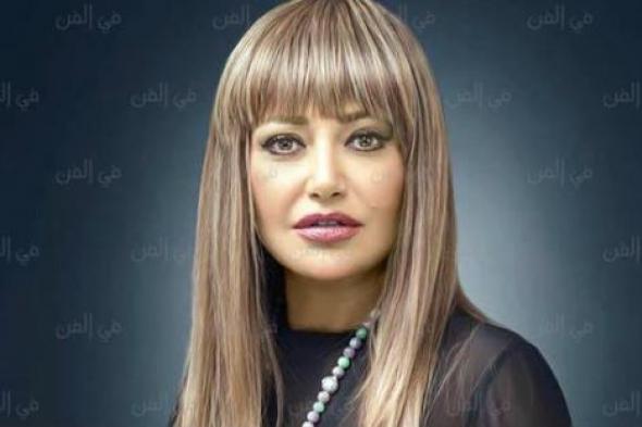 ليلي علوي تدعو لضحايا طائرة مصر للطيران وعائلاتهم