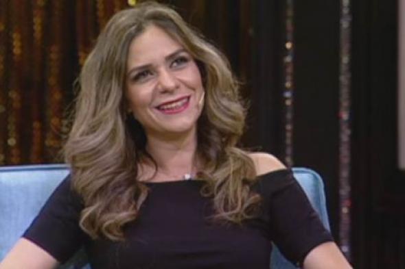 بالفيديو- نادين تعود للأضواء والتمثيل مع أبلة فاهيتا