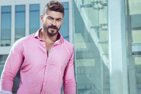 صورة- خالد سليم ينشر الصور الفعلية التي التقطها مع هنا الزاهد بهاتفه في "مأمون وشركاه"