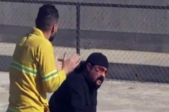بالفيديو.. مشهد ضرب ستيفن سيجال لرامز جلال مزيف