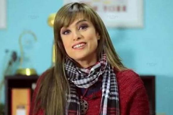 سيمون غاضبة من المجاملات في الوسط الفني