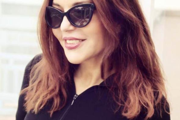 بالفيديو- سميرة سعيد رشيقة كفتاة عشرينية في تدريبات الرقص لـ "ماحصلش حاجة"