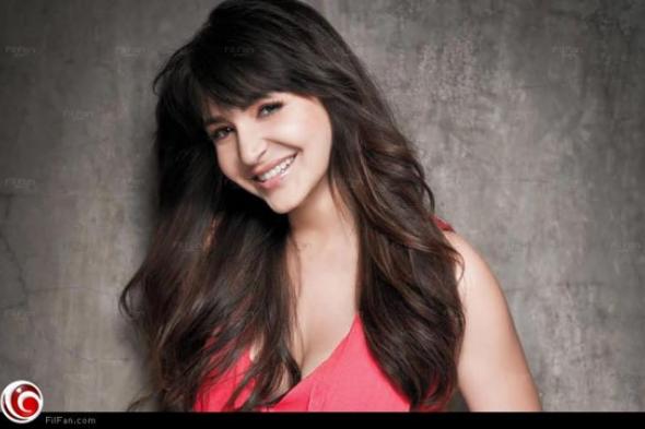 بالفيديو- أنوشكا شارما تبحث عن الـ"بوكيمون"