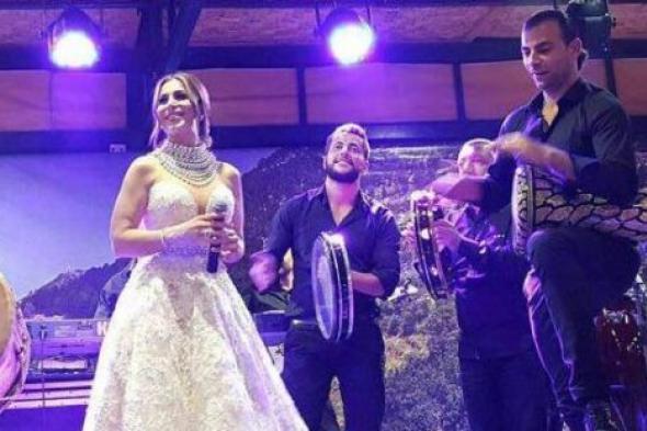 بالصور.. فيفيان مراد بفستان أبيض في حفلها مع راغب علامة
